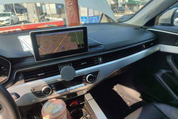 Used Audi A4L 2019 40 TFSI Fashion Edition China VI Emission Standard Audio And AC Panel