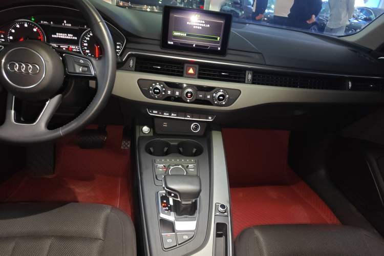 Used Audi A4L 2019 40 TFSI Ambition China VI Audio And AC Panel