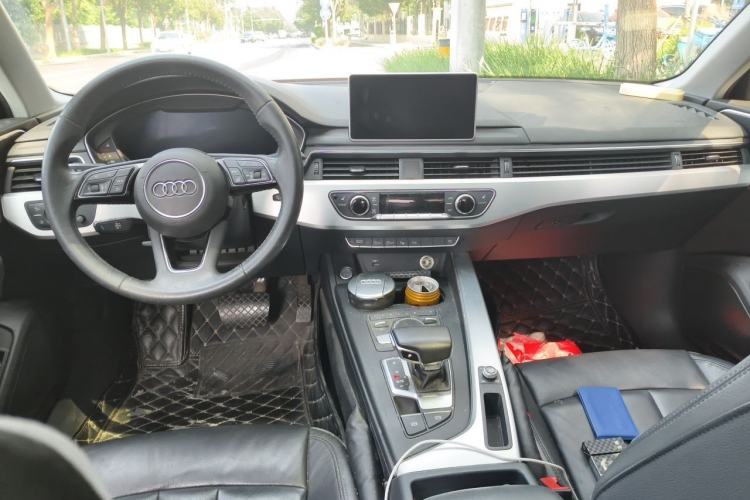 Used Audi A4L 2019 40 TFSI Fashion Edition China VI Emission Standard Center Console