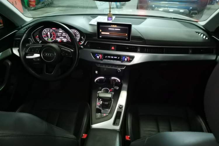 Used Audi A4L 2019 40 TFSI Fashion Version China V Center Console