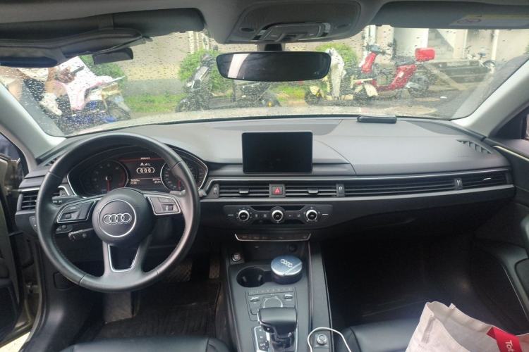 Used Audi A4L 2019 40 TFSI Ambition China VI Center Console