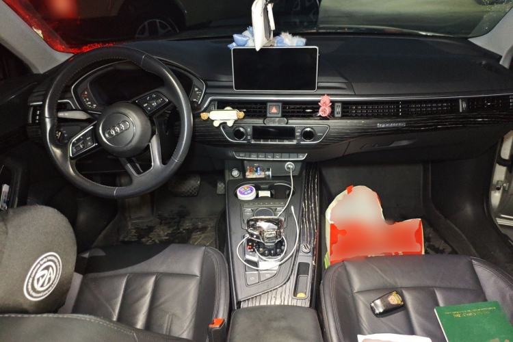 Used Audi A4L 2019 40 TFSI Fashion Edition China VI Emission Standard Center Console