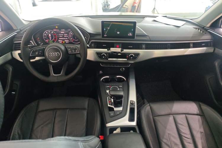 Used Audi A4L 2019 40 TFSI Fashion Edition China VI Emission Standard Center Console