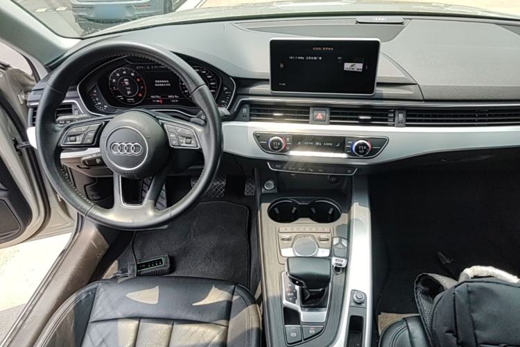 Used Audi A4L 2019 40 TFSI Fashion Edition China VI Emission Standard Center Console