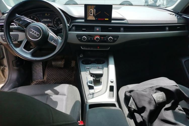 Used Audi A4L 2019 40 TFSI Ambition China VI Center Console