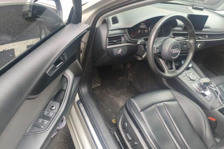 Used Audi A4L 2019 40 TFSI Ambition China VI Driver Seat