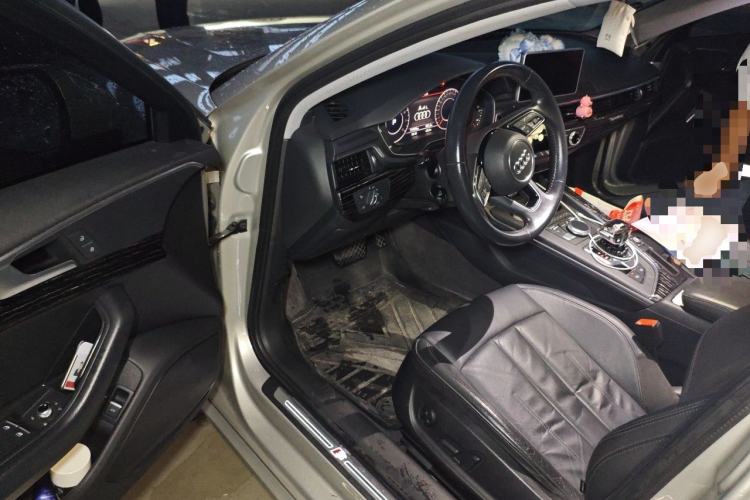 Used Audi A4L 2019 40 TFSI Fashion Edition China VI Emission Standard Driver Seat
