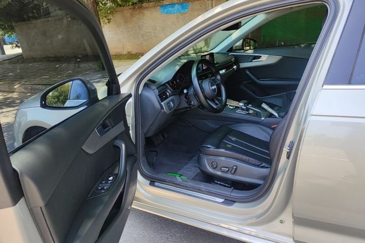 Used Audi A4L 2019 40 TFSI Ambition China VI Driver Seat