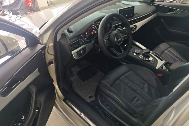 Used Audi A4L 2019 40 TFSI Fashion Edition China VI Emission Standard Driver Seat