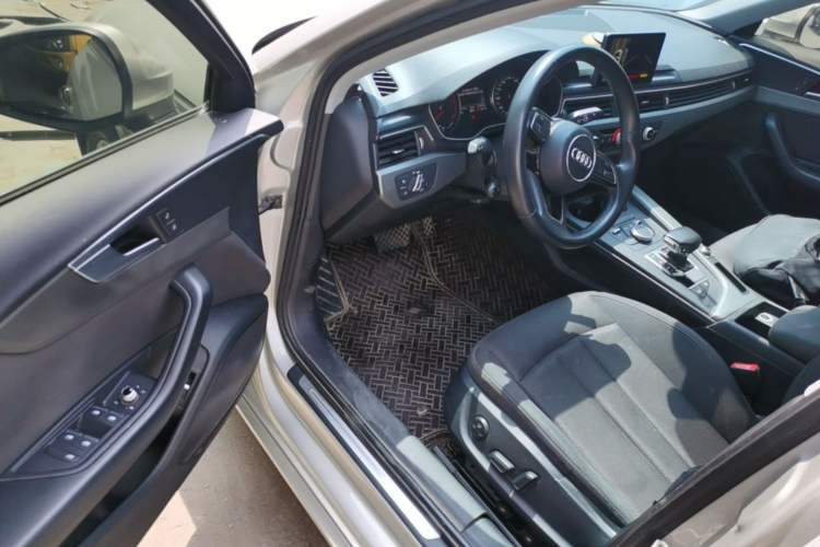 Used Audi A4L 2019 40 TFSI Ambition China VI Driver Seat