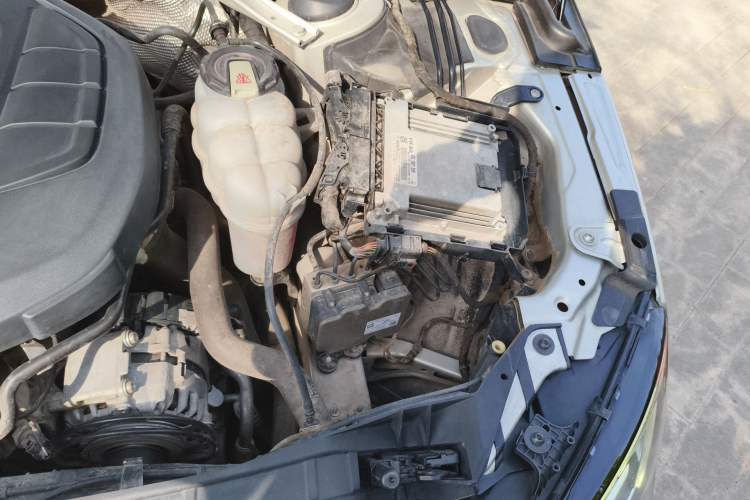 Used Audi A4L 2019 40 TFSI Fashion Edition China VI Emission Standard Engine Bay Left