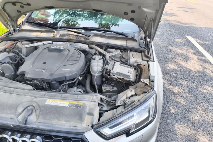 Used Audi A4L 2019 40 TFSI Fashion Edition China VI Emission Standard Engine Bay Left