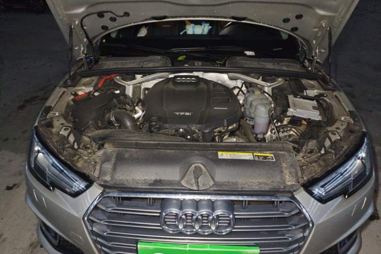 Used Audi A4L 2019 40 TFSI Fashion Edition China VI Emission Standard Engine Bay
