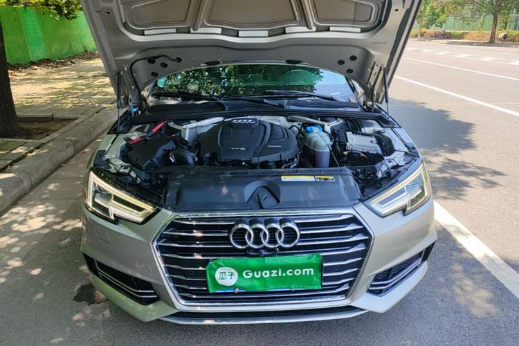 Used Audi A4L 2019 40 TFSI Ambition China VI Engine Bay