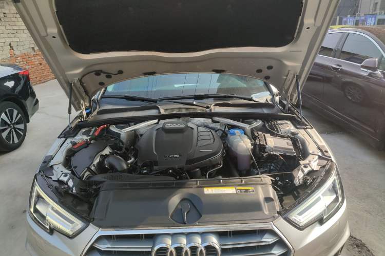 Used Audi A4L 2019 40 TFSI Fashion Edition China VI Emission Standard Engine Bay
