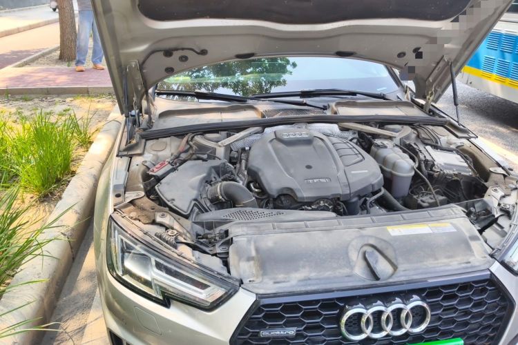Used Audi A4L 2019 40 TFSI Fashion Edition China VI Emission Standard Engine Bay Right