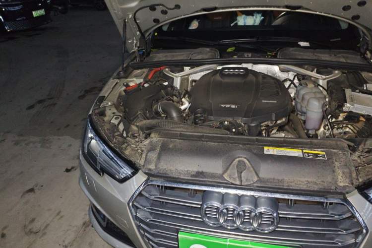 Used Audi A4L 2019 40 TFSI Fashion Edition China VI Emission Standard Engine Bay Right