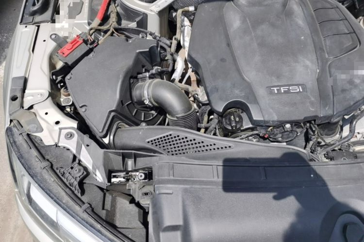 Used Audi A4L 2019 40 TFSI Ambition China VI Engine Bay Right