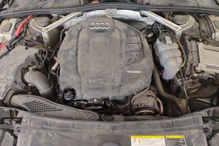 Used Audi A4L 2019 40 TFSI Fashion Edition China VI Emission Standard Engine Bay