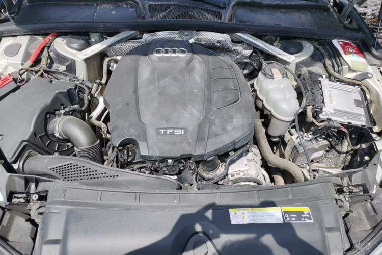 Used Audi A4L 2019 40 TFSI Ambition China VI Engine Bay