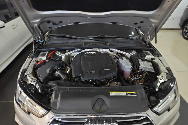 Used Audi A4L 2019 40 TFSI Ambition China VI Engine Bay