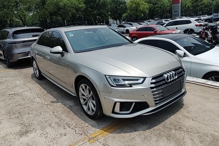Used Audi A4L 2019 40 TFSI Fashion Edition China VI Emission Standard Front Right 45 Deg