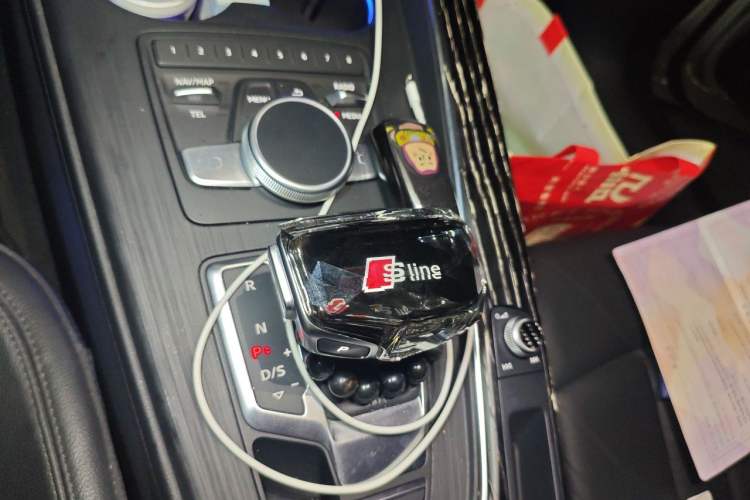 Used Audi A4L 2019 40 TFSI Fashion Edition China VI Emission Standard Gear Lever