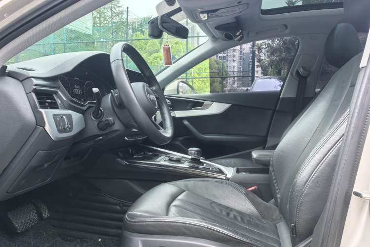 Used Audi A4L 2019 40 TFSI Fashion Edition China VI Emission Standard Interior 1