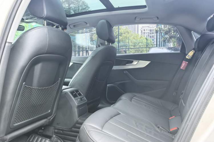 Used Audi A4L 2019 40 TFSI Fashion Edition China VI Emission Standard Interior 2