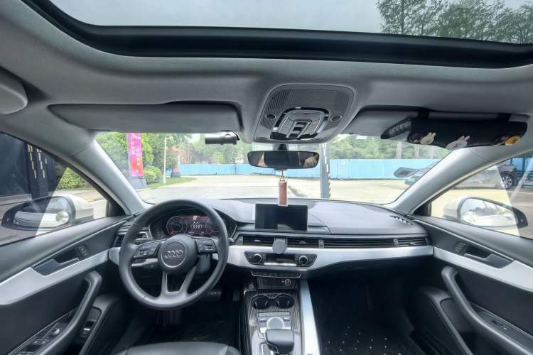 Used Audi A4L 2019 40 TFSI Fashion Edition China VI Emission Standard Interior 3
