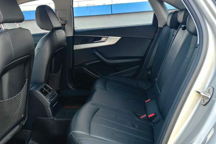 Used Audi A4L 2019 40 TFSI Fashion Version China V Interior 3