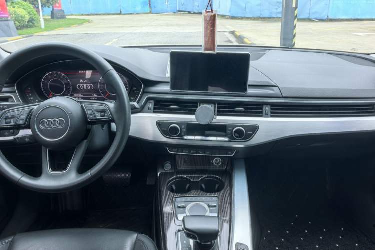 Used Audi A4L 2019 40 TFSI Fashion Edition China VI Emission Standard Interior 4