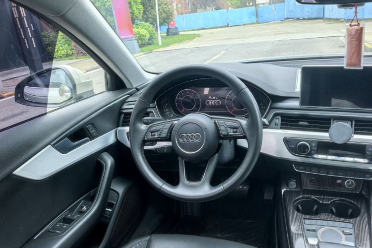 Used Audi A4L 2019 40 TFSI Fashion Edition China VI Emission Standard Interior 5