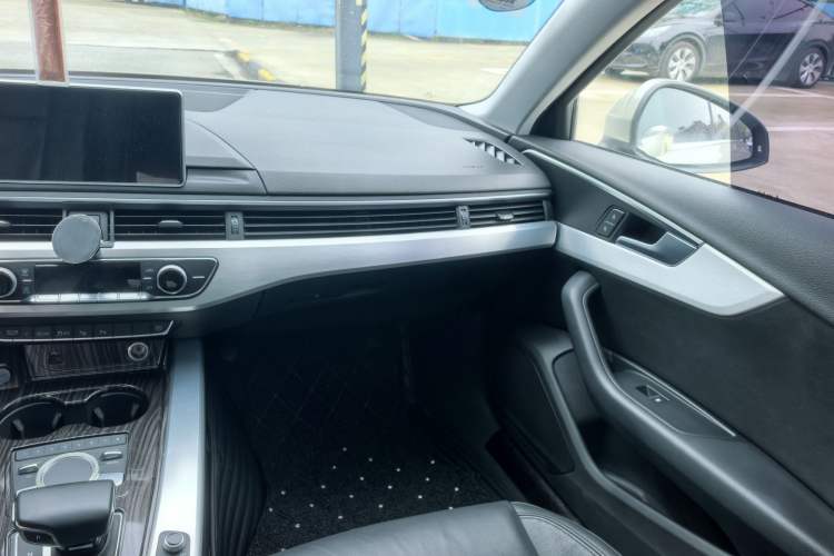 Used Audi A4L 2019 40 TFSI Fashion Edition China VI Emission Standard Interior 6