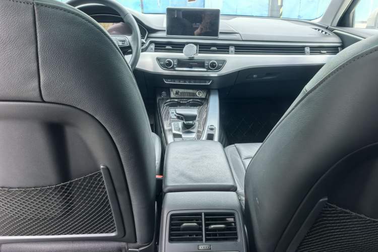 Used Audi A4L 2019 40 TFSI Fashion Edition China VI Emission Standard Interior 7