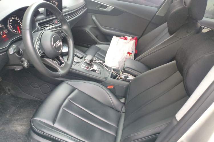 Used Audi A4L 2019 40 TFSI Ambition China VI Left Front Seat
