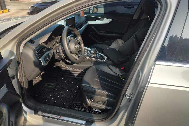 Used Audi A4L 2019 40 TFSI Fashion Edition China VI Emission Standard Left Front Seat