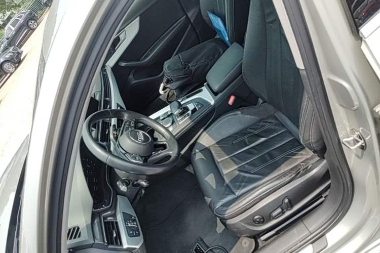 Used Audi A4L 2019 40 TFSI Fashion Edition China VI Emission Standard Left Front Seat