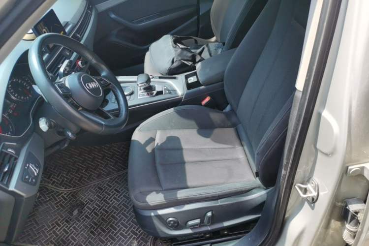 Used Audi A4L 2019 40 TFSI Ambition China VI Left Front Seat