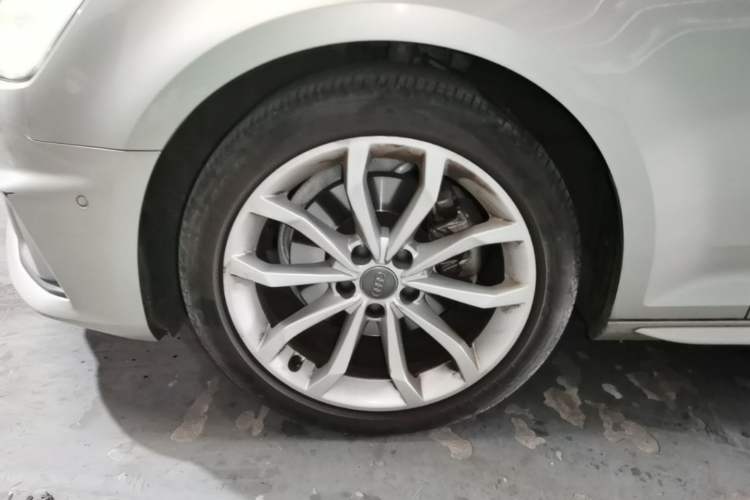 Used Audi A4L 2019 40 TFSI Fashion Version China V Left Front Wheel Hub