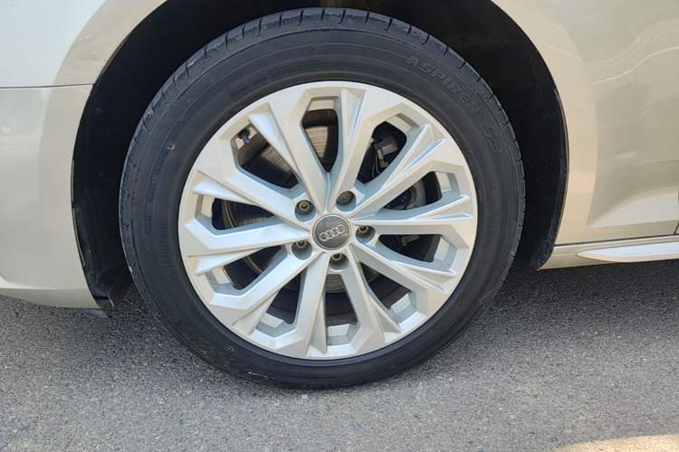 Used Audi A4L 2019 40 TFSI Ambition China VI Left Front Wheel Hub