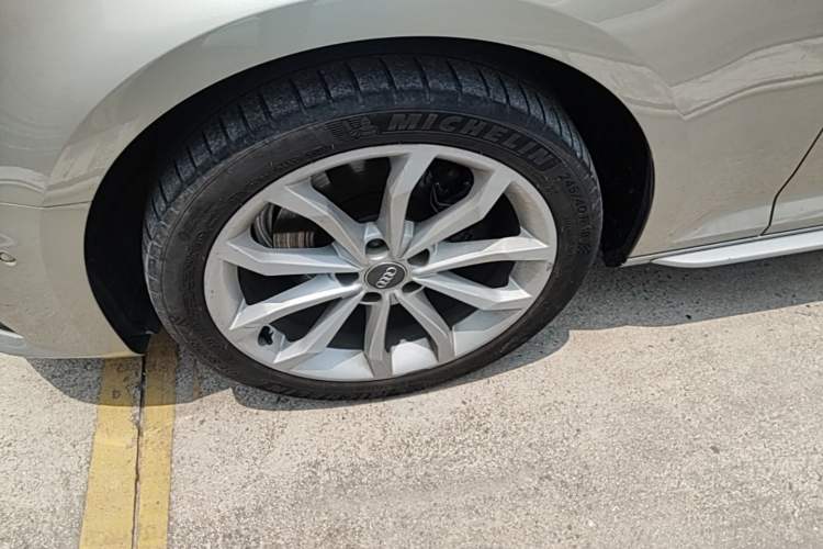 Used Audi A4L 2019 40 TFSI Fashion Edition China VI Emission Standard Left Front Wheel Hub