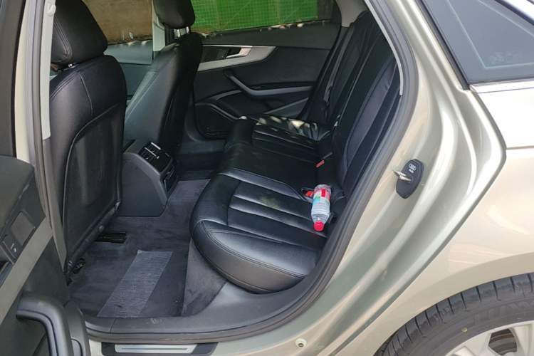 Used Audi A4L 2019 40 TFSI Ambition China VI Left Rear Seat