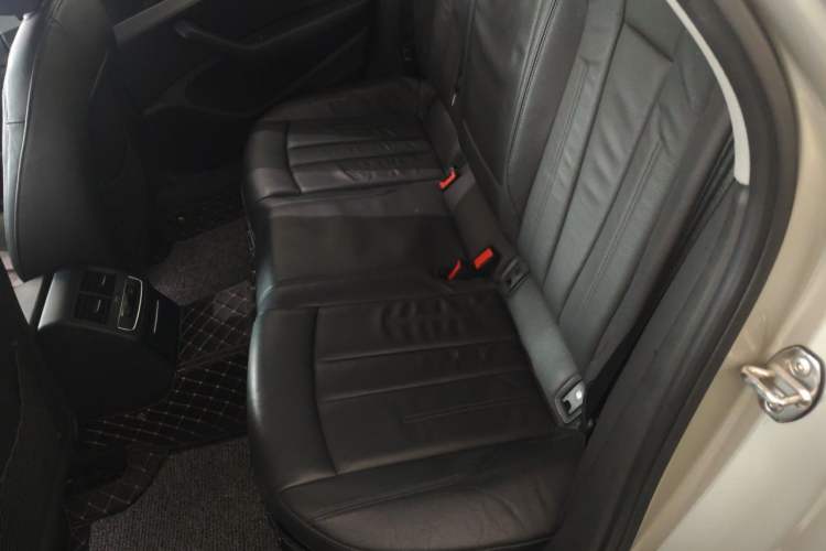 Used Audi A4L 2019 40 TFSI Fashion Edition China VI Emission Standard Left Rear Seat