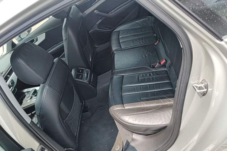Used Audi A4L 2019 40 TFSI Fashion Edition China VI Emission Standard Left Rear Seat