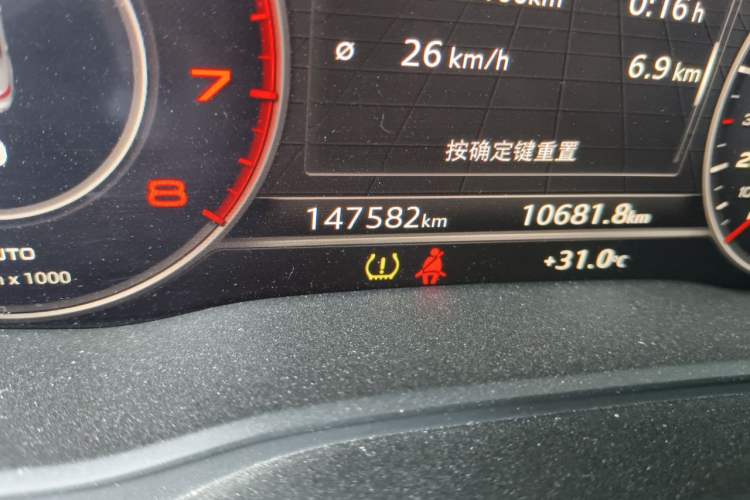 Used Audi A4L 2019 40 TFSI Fashion Edition China VI Emission Standard Odometer Close Up