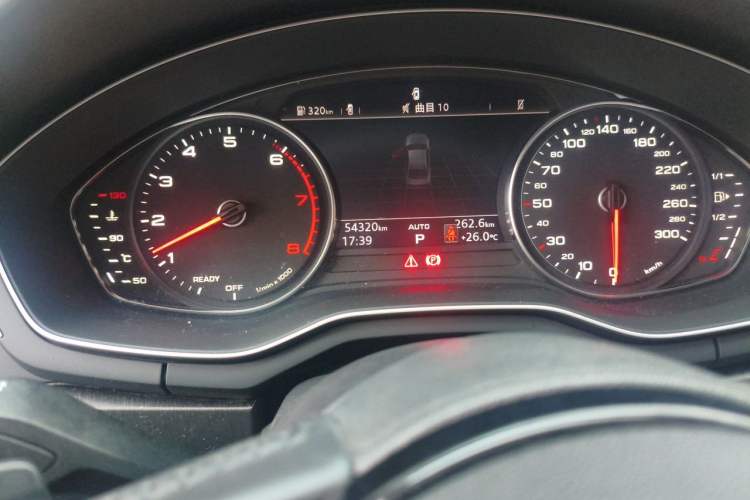 Used Audi A4L 2019 40 TFSI Ambition China VI Odometer Close Up