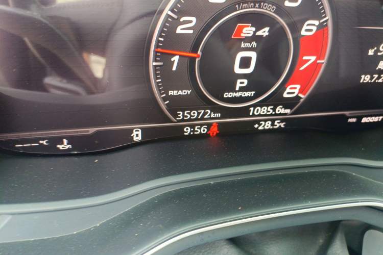 Used Audi A4L 2019 40 TFSI Fashion Version China V Odometer Close Up