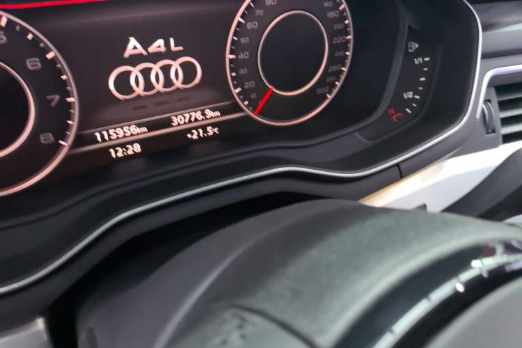 Used Audi A4L 2019 40 TFSI Fashion Version China V Odometer Close Up