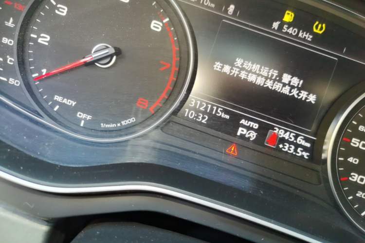 Used Audi A4L 2019 40 TFSI Ambition China VI Odometer Close Up